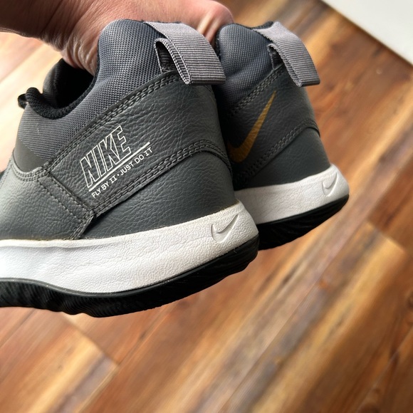 Nike Fly By II low top athletic sneaker gray gold. Men’s 9 - Picture 8 of 9